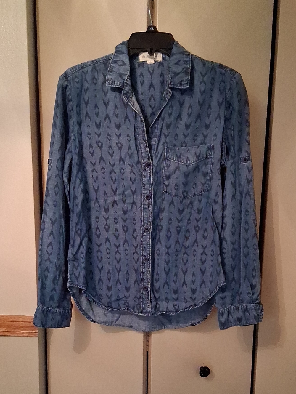 Cloth & Stone Blue Patterned Denim Button-Up Shirt. Size Small